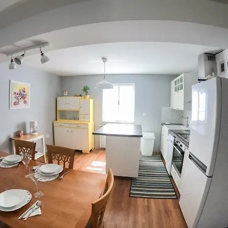 House 1942 *